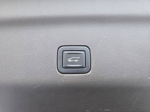 Certified 2022 Cadillac Escalade ESV Sport AWD/4WD image 39