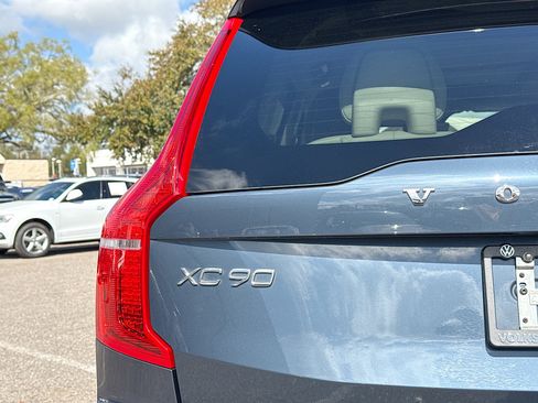 Used 2023 Volvo XC90 B5 Core w/ Protection Package Premier image 10