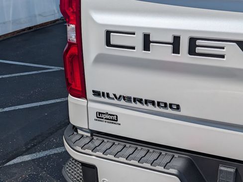 Used 2023 Chevrolet Silverado 1500 High Country w/ High Country Premium Package AWD/4WD image 5