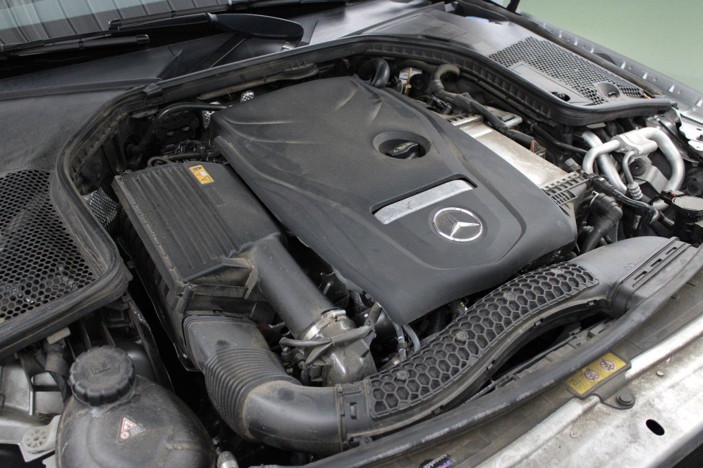 Used 2018 Mercedes-Benz C 300 Sedan image 40
