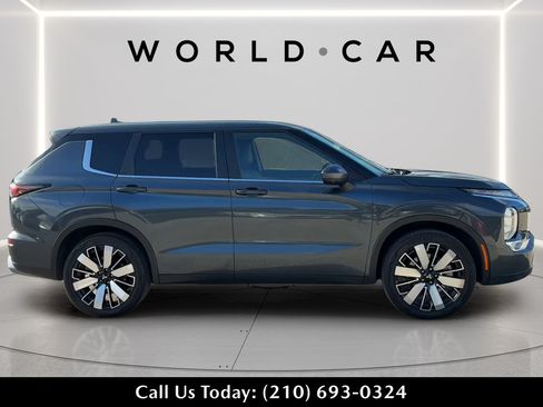 Used 2025 Mitsubishi Outlander SE FWD image 8