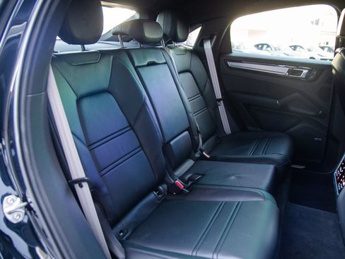 Certified 2023 Porsche Cayenne Platinum Edition AWD/4WD image 19