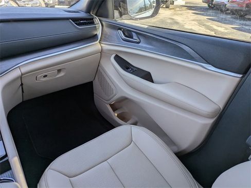 New 2025 Jeep Grand Cherokee Limited image 16