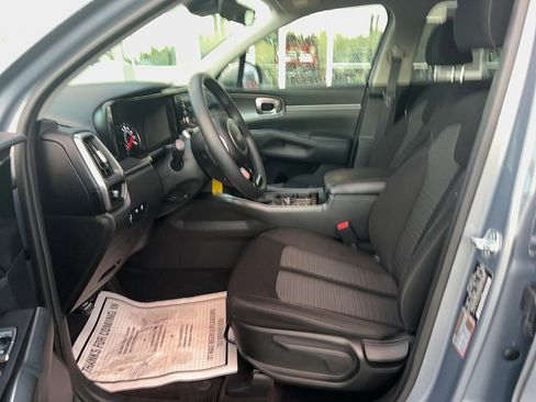 Used 2023 Kia Sorento LX image 15