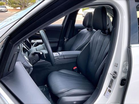 Used 2025 Mercedes-Benz E 350 4MATIC Sedan image 8