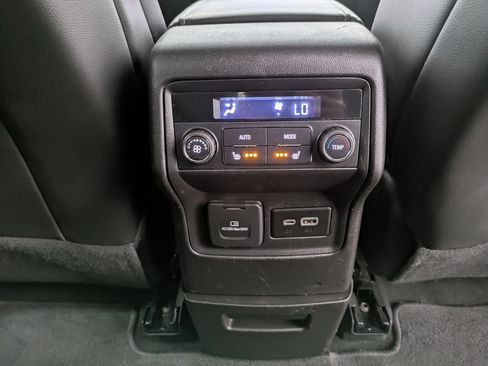 Used 2022 GMC Acadia Denali w/ Black Diamond Edition AWD/4WD image 17