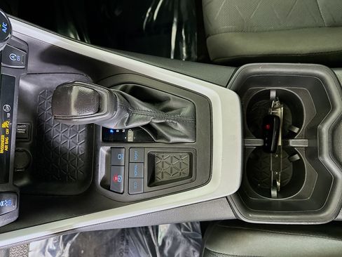 Used 2022 Toyota RAV4 XLE w/ Convenience Package FWD image 22