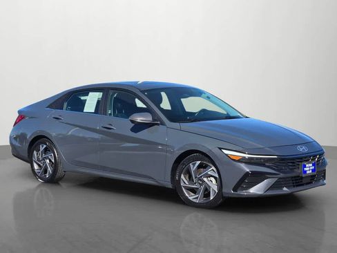 Used 2024 Hyundai Elantra Limited image 8