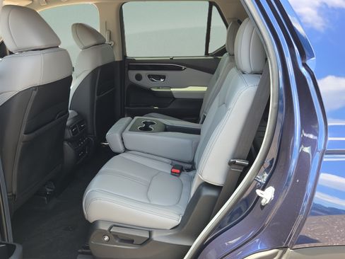Certified 2025 Honda Pilot EX-L image 10