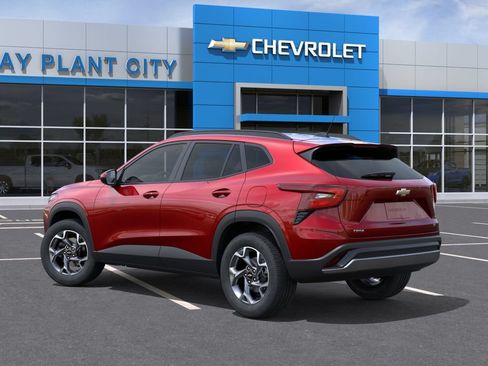New 2026 Chevrolet Trax LT w/ Driver Confidence Package FWD image 3