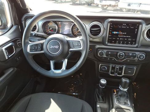 Used 2023 Jeep Wrangler Unlimited Sahara AWD/4WD image 16