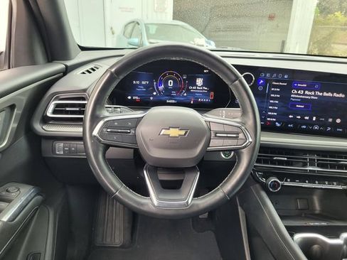 Used 2024 Chevrolet Traverse LT FWD image 18
