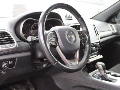 Used 2019 Jeep Grand Cherokee Altitude RWD image 8