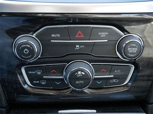 Used 2017 Chrysler 300 Limited image 21