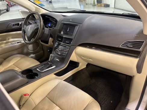 Used 2017 Lincoln MKT AWD image 17