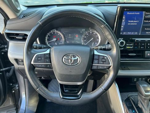 Used 2022 Toyota Highlander Platinum AWD/4WD image 17