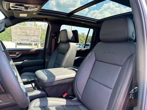 New 2026 GMC Yukon XL Denali w/ Denali Reserve Package AWD/4WD image 8