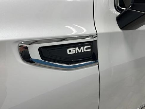 Used 2023 GMC Yukon SLT image 44