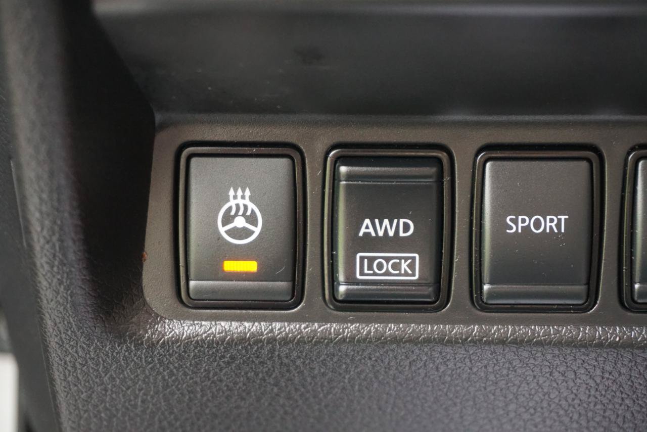 Used 2018 Nissan Rogue SV w/ Premium Package AWD/4WD image 19