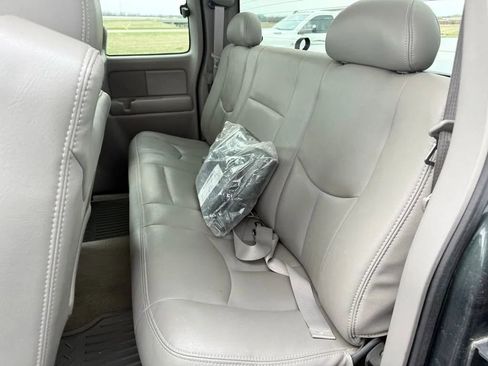 Used 2004 GMC Sierra 2500 SLT w/ Heavy-Duty Power Package image 14