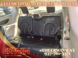 Used 2022 Chrysler Pacifica Touring-L image 5