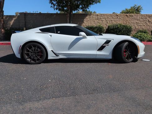 Used 2019 Chevrolet Corvette Grand Sport w/ Carbon Flash Badge Package RWD image 9
