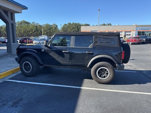 Used 2023 Ford Bronco Big Bend w/ Sasquatch Package image 1