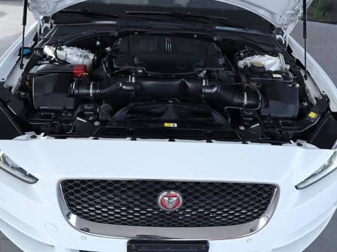 Used 2017 Jaguar XE Premium AWD/4WD image 38