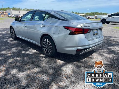 Used 2024 Nissan Altima 2.5 SV FWD image 3