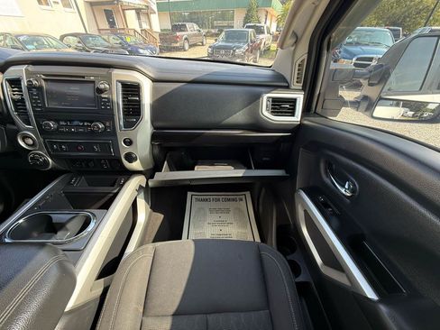 Used 2017 Nissan Titan SV AWD/4WD image 25