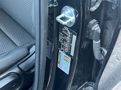 Used 2025 Kia Sportage LX image 28