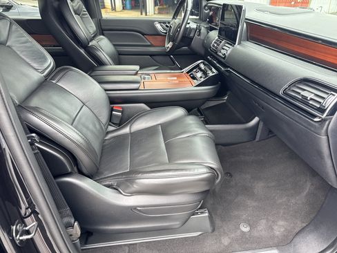 Used 2019 Lincoln Navigator Select w/ Cargo Package RWD image 16