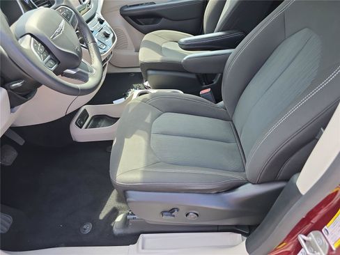 Used 2023 Chrysler Voyager LX FWD image 19