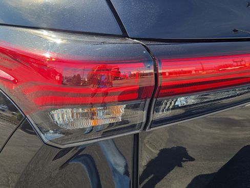 Used 2022 Toyota Highlander XLE image 12