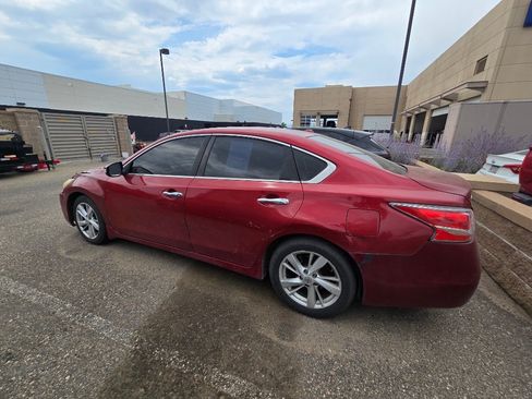 Used 2015 Nissan Altima 2.5 SV w/ Convenience Package FWD image 2