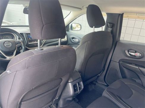 Used 2016 Jeep Cherokee Latitude w/ Cold Weather Group image 27