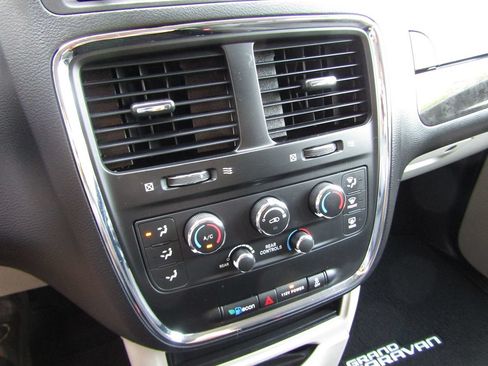 Used 2017 Dodge Grand Caravan SE w/ Power Window Group FWD image 18