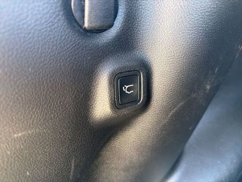 Used 2018 Jeep Compass Latitude w/ Popular Equipment Group image 11