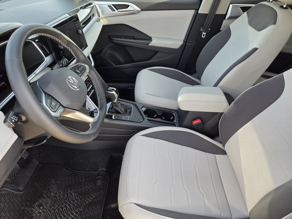 New 2027 Volkswagen Taos SE FWD image 11