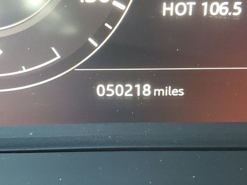 Used 2019 Land Rover Range Rover Sport HST image 32