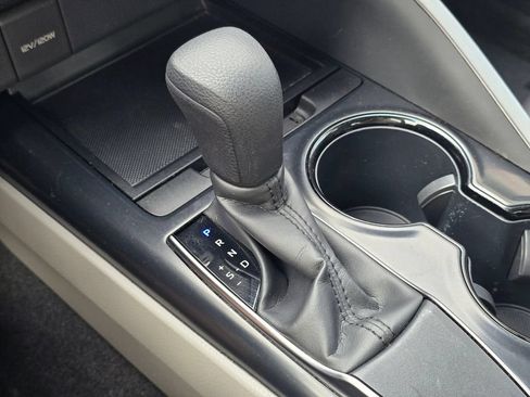 Used 2018 Toyota Camry LE FWD image 31