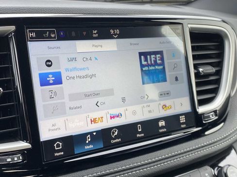 New 2026 Chrysler Pacifica Select AWD/4WD image 27