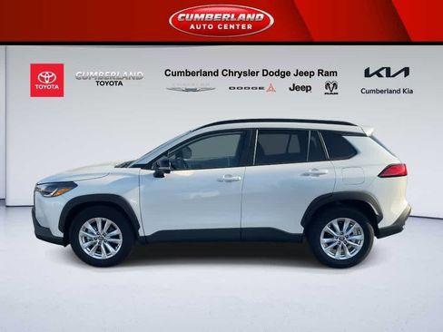 Used 2025 Toyota Corolla Cross LE image 5