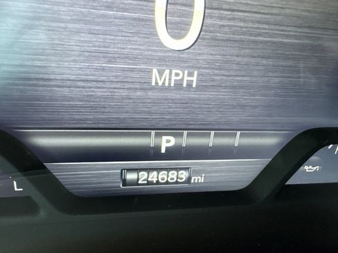 Used 2025 RAM 1500 Laramie AWD/4WD image 32