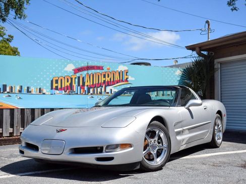 Used 2002 Chevrolet Corvette Coupe w/ Preferred Equipment Group2 image 1
