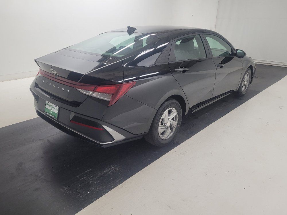 Used 2024 Hyundai Elantra SE FWD image 9