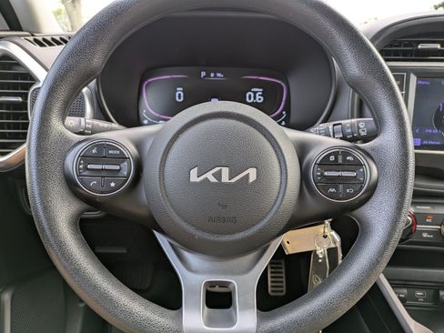 Certified 2023 Kia Soul LX w/ LX Technology Package FWD image 20