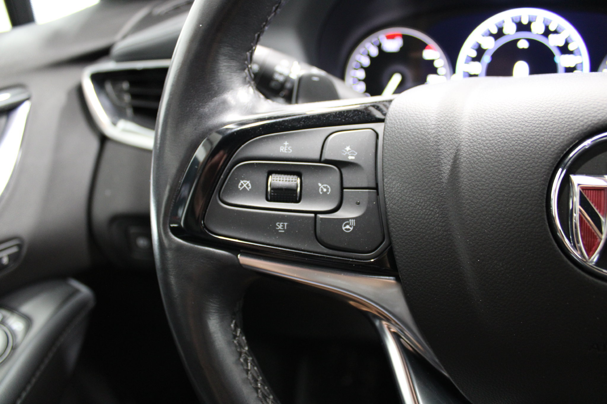 Used 2024 Buick Enclave Premium AWD/4WD image 44