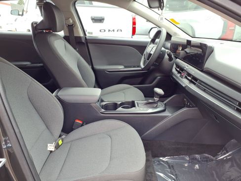 Used 2025 Kia K4 FWD image 22