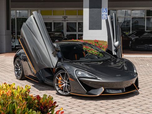 Used 2019 McLaren 570S RWD image 3